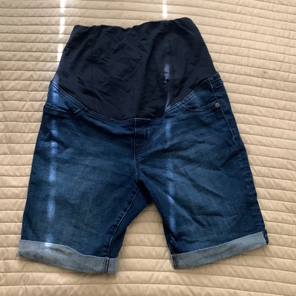 Maternity shorts